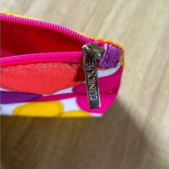 NWOT … CLINIQUE Cosmetic / Makeup Bag - Picture 4 of 4